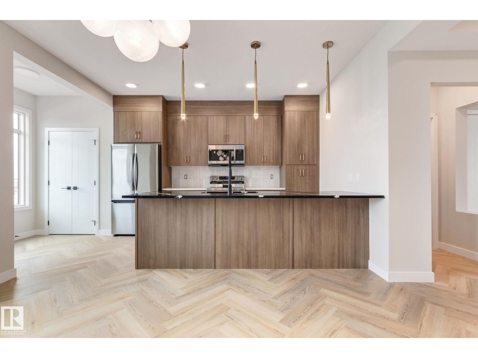 Photo 8 of 2117 Crossbill Ln Nw, Edmonton AB