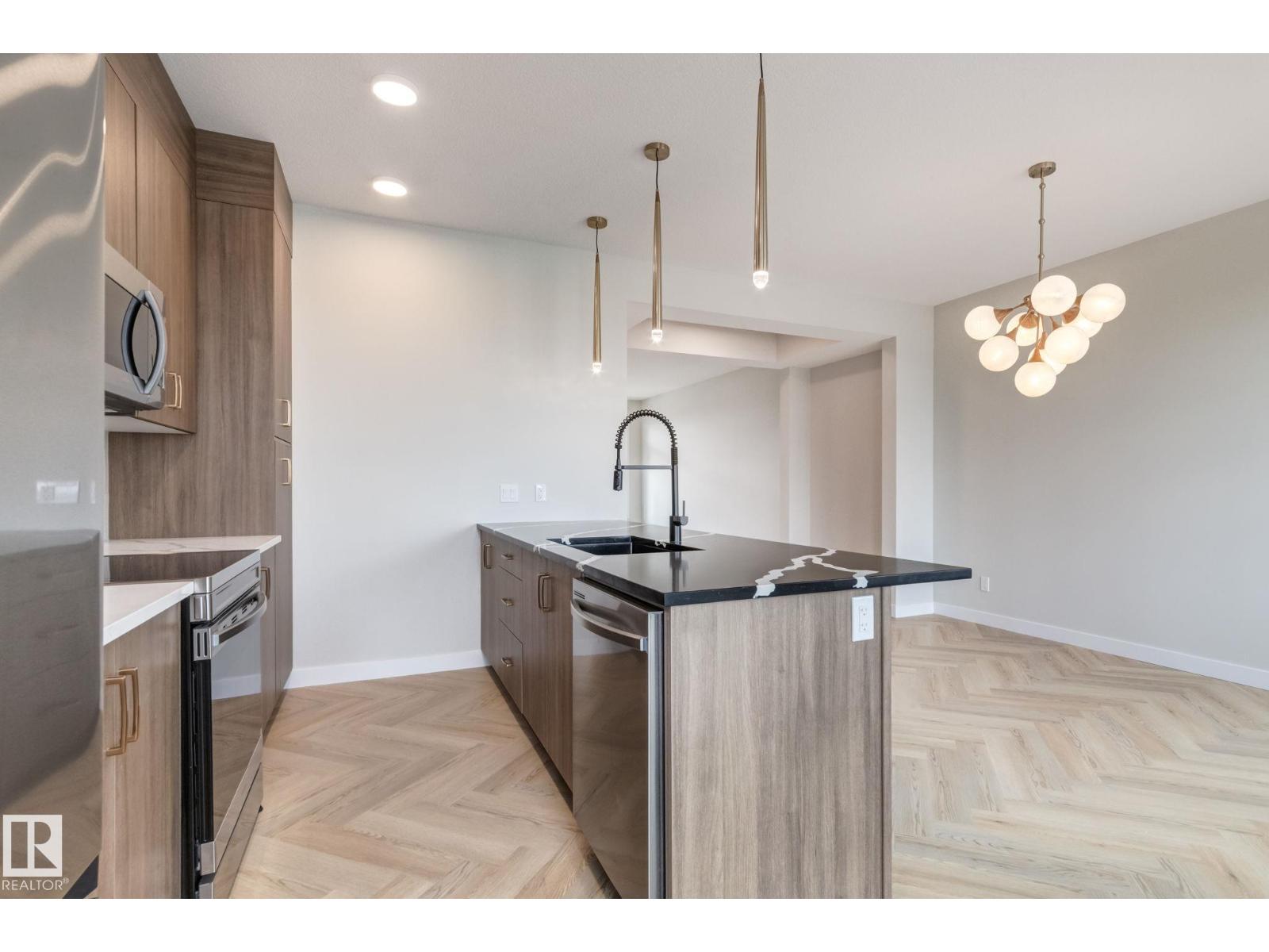 Photo 37 of 2117 Crossbill Ln Nw, Edmonton AB