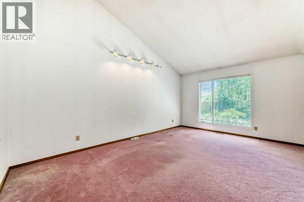 Photo 6 of 111 Deercross Road Se, Calgary AB