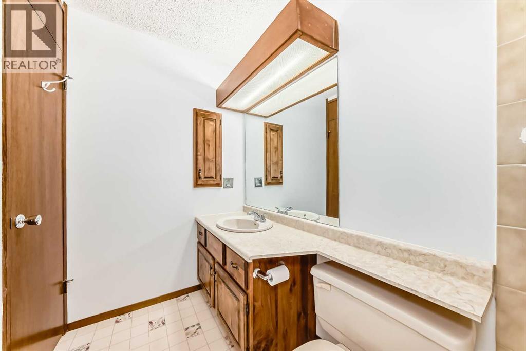 Photo 30 of 111 Deercross Road Se, Calgary AB