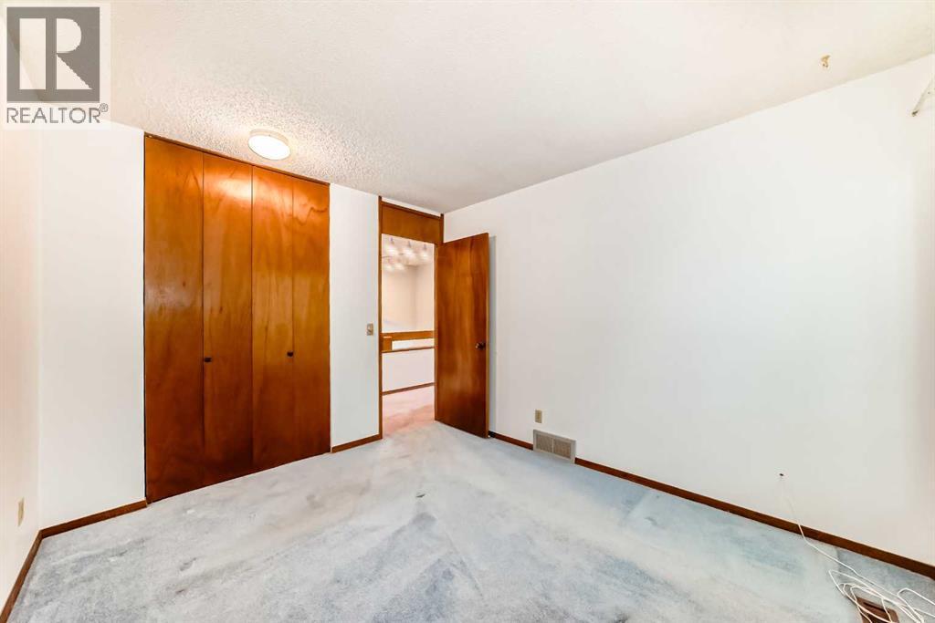 Photo 32 of 111 Deercross Road Se, Calgary AB