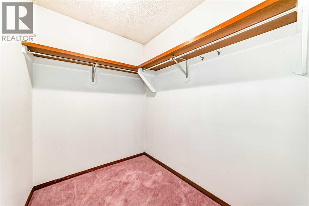 Photo 37 of 111 Deercross Road Se, Calgary AB
