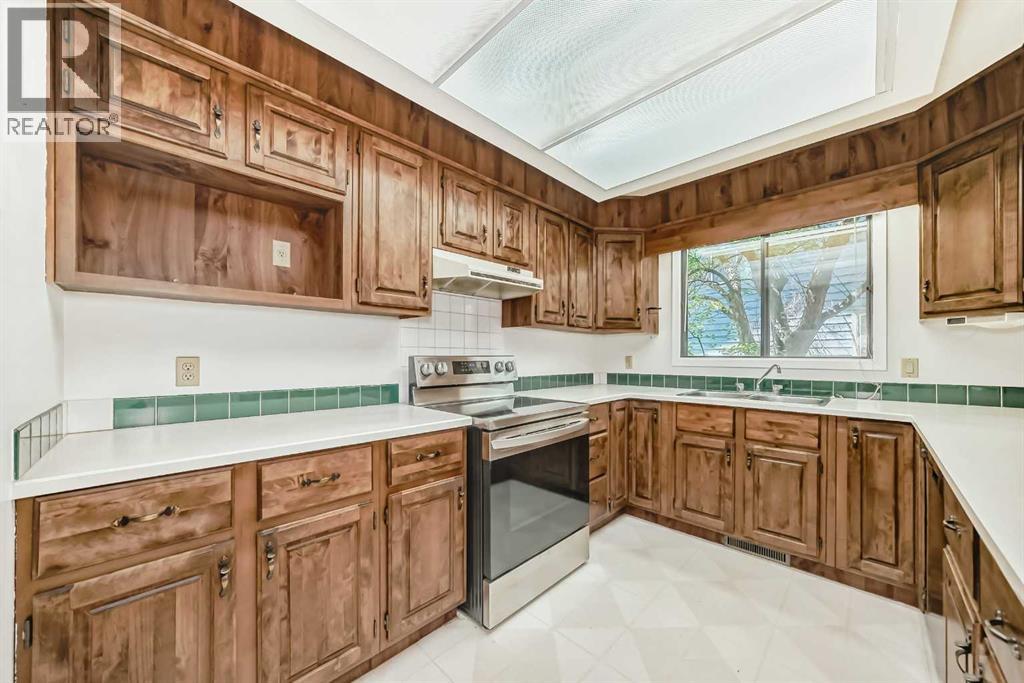 Photo 34 of 111 Deercross Road Se, Calgary AB