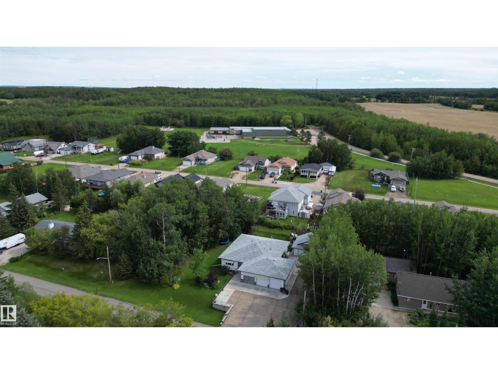 Photo 6 of 21 Power Dr, Rural Lac Ste Anne County AB