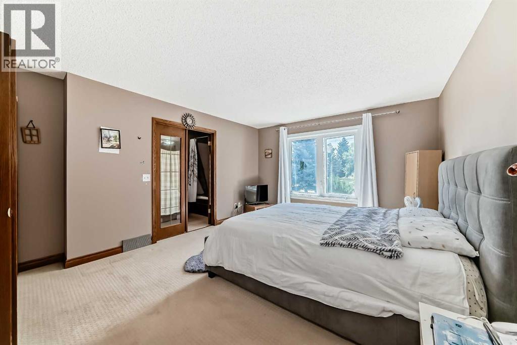 Single Family House for Sale in  Shawinigan Drive SW Shawnessy Calgary 