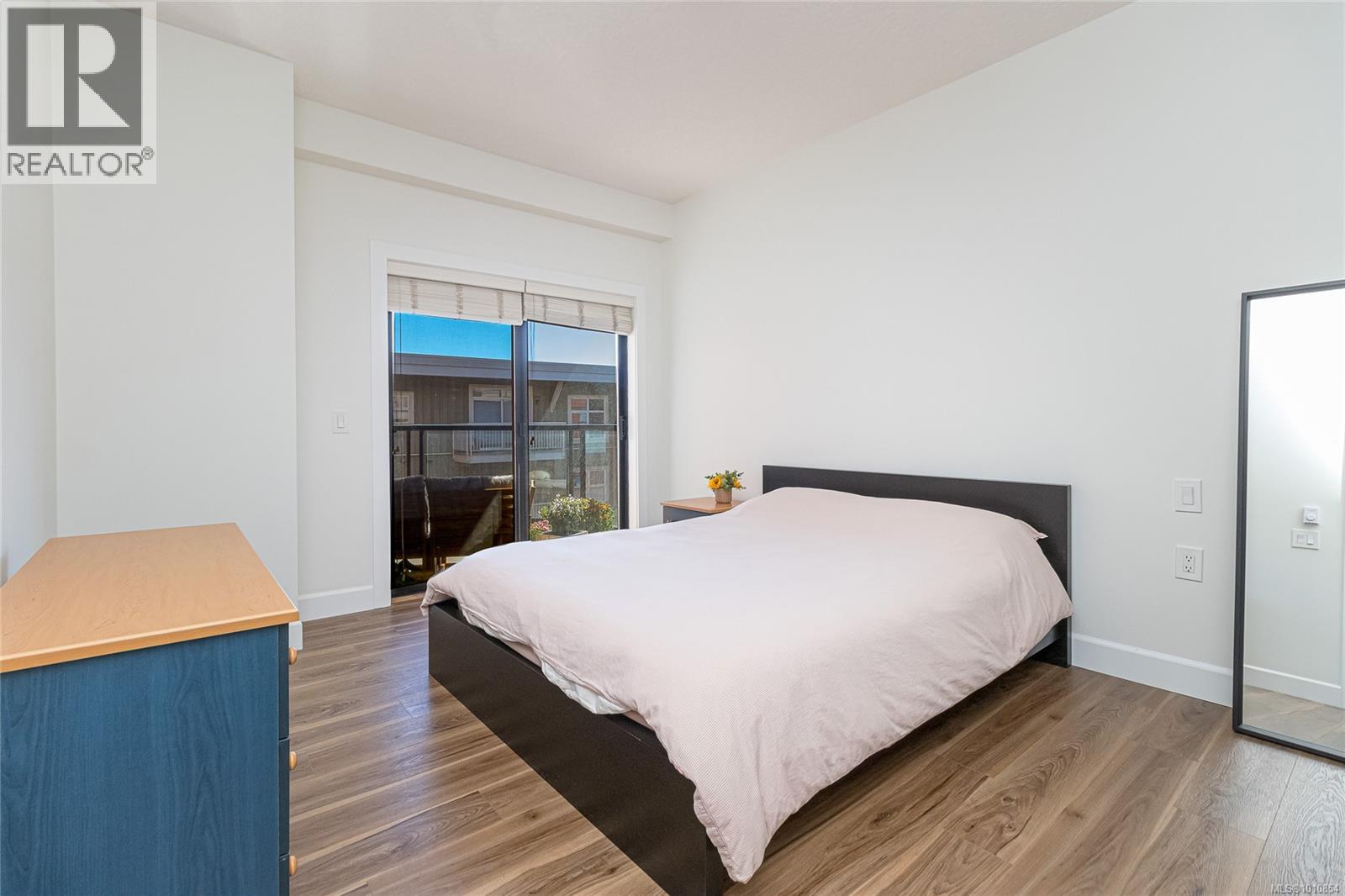 408 870 Short Street, Saanich