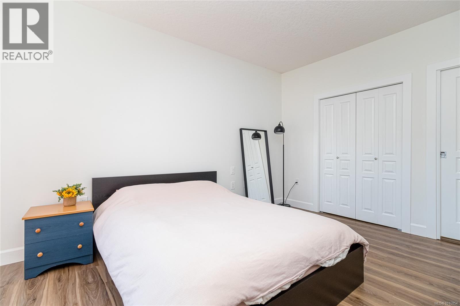 408 870 Short Street, Saanich