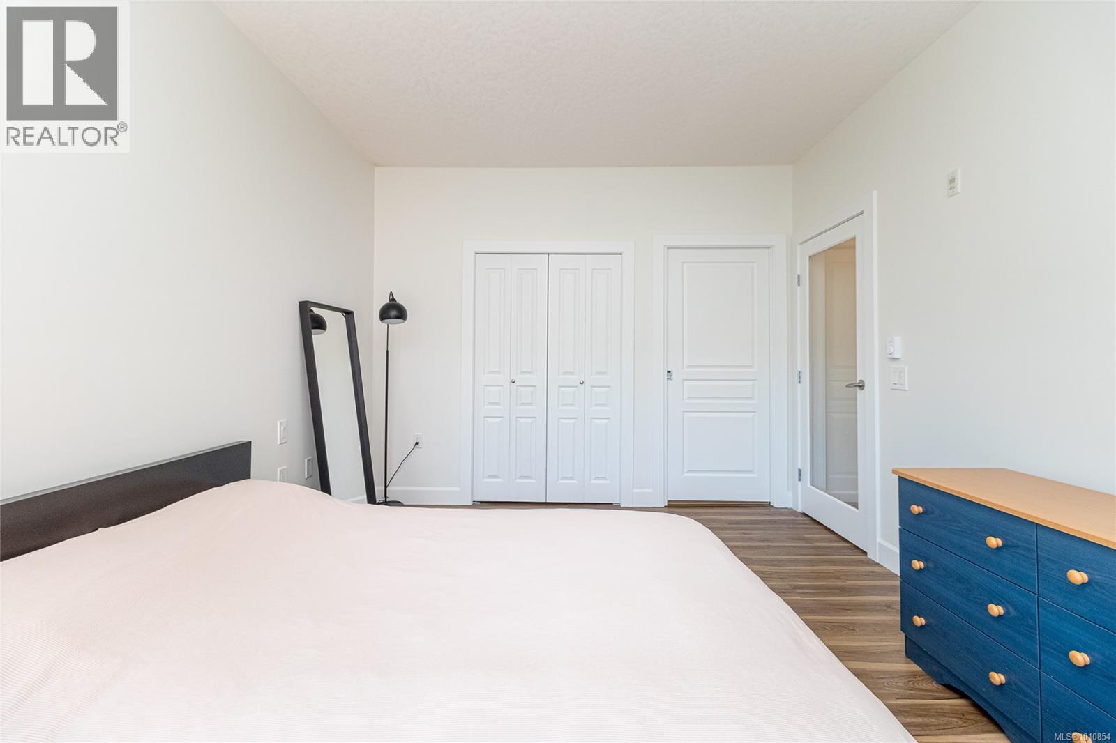 408 870 Short Street, Saanich