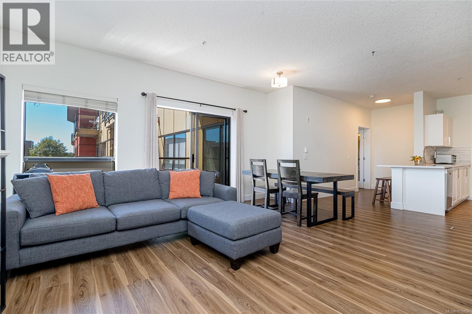 408 870 Short Street, Saanich