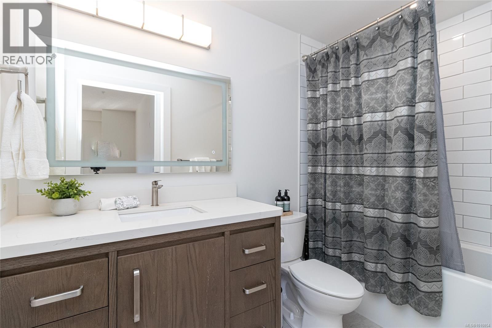 408 870 Short Street, Saanich