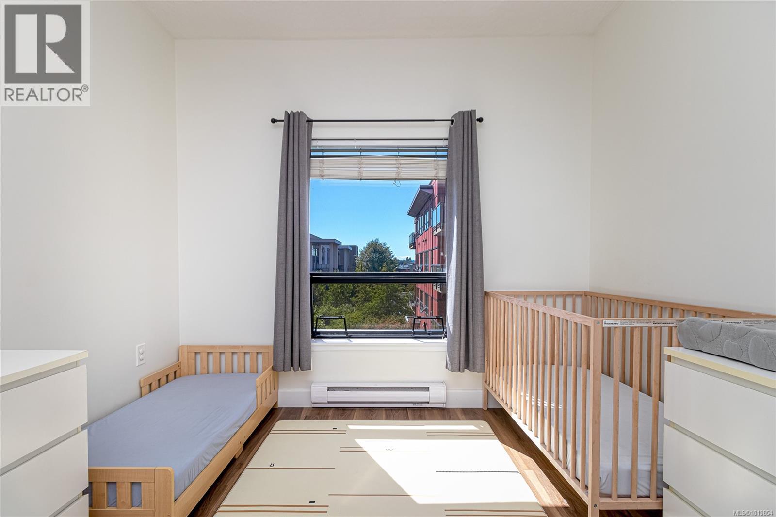 408 870 Short Street, Saanich