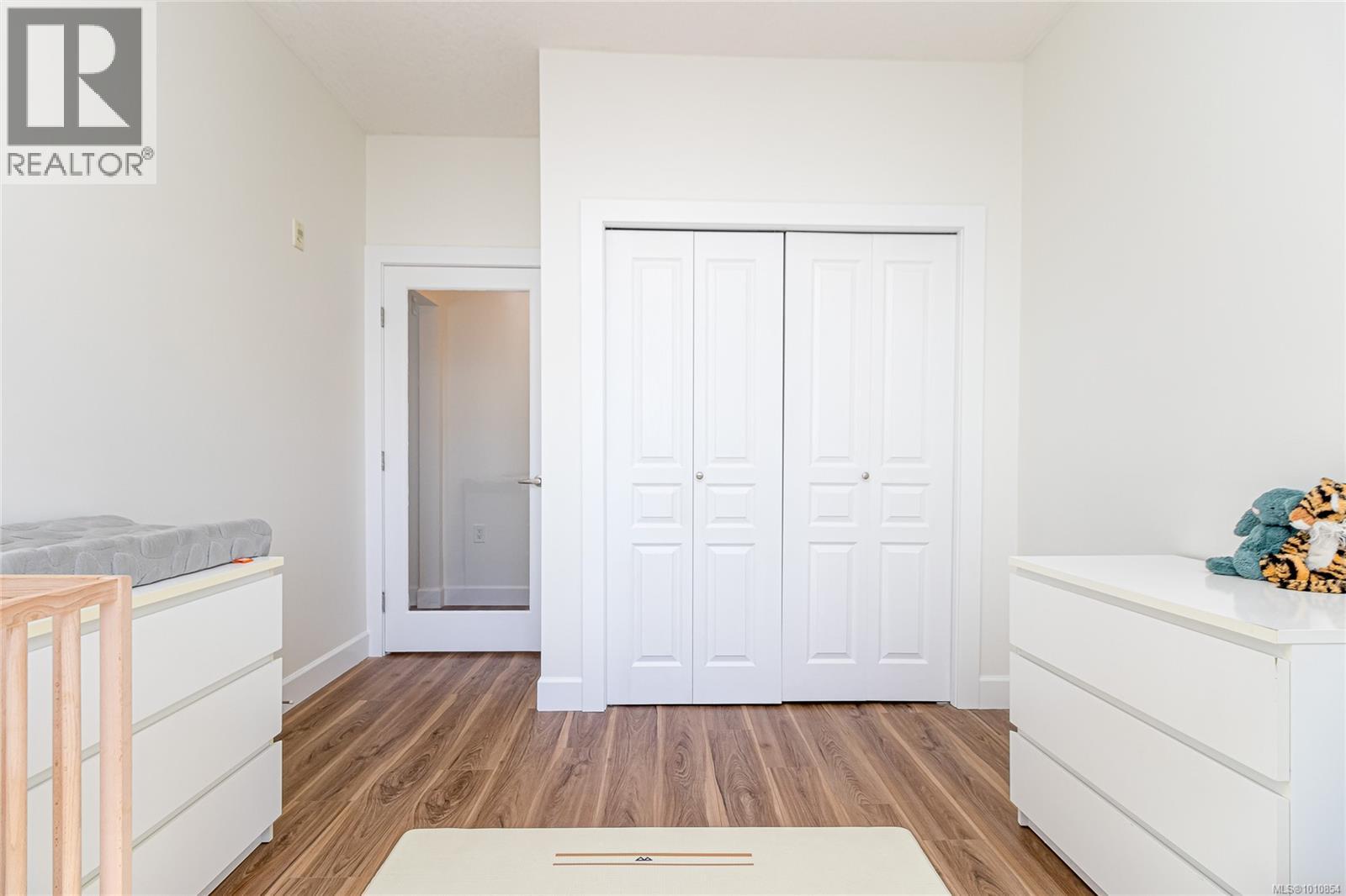 408 870 Short Street, Saanich