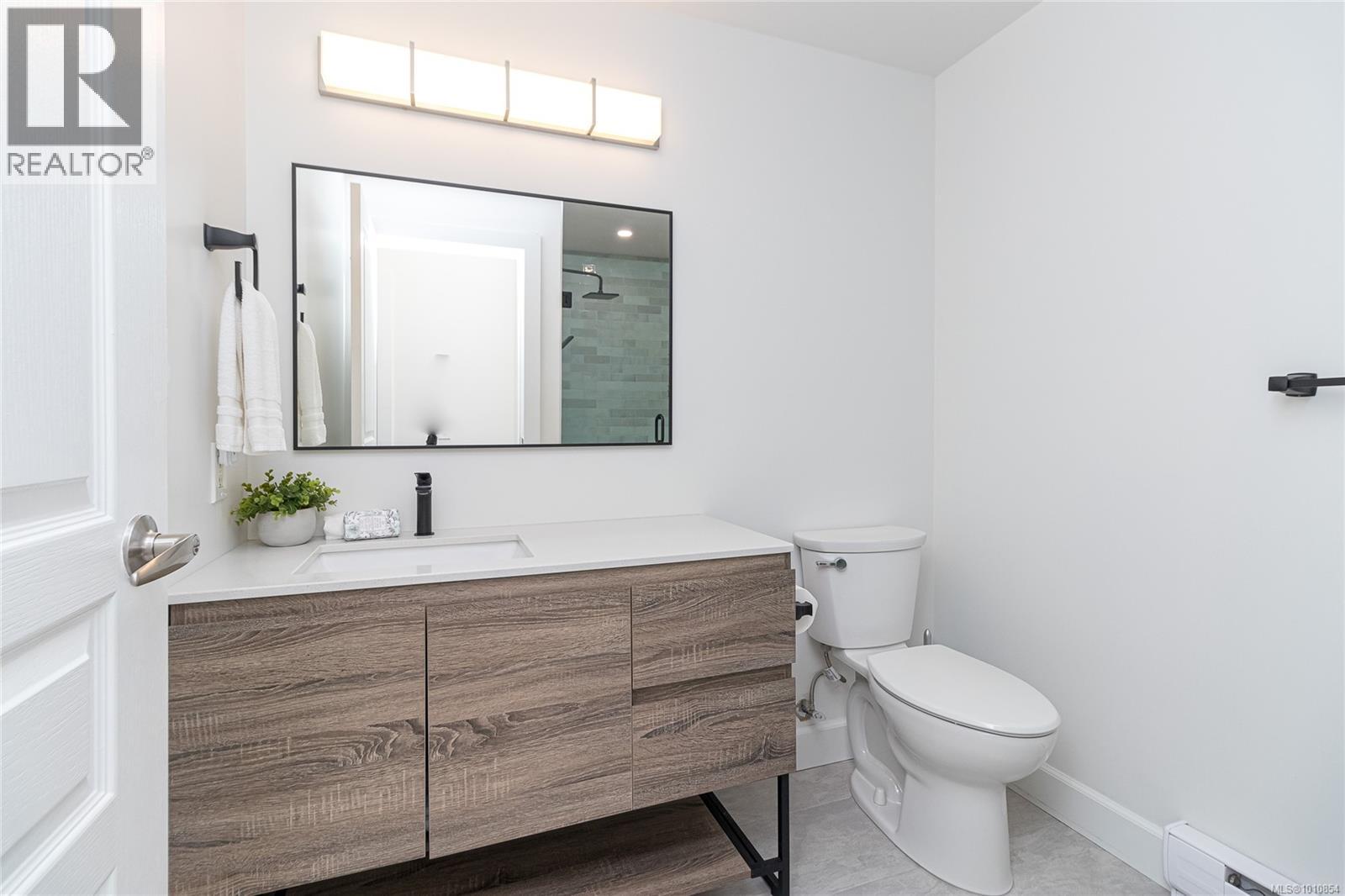 408 870 Short Street, Saanich