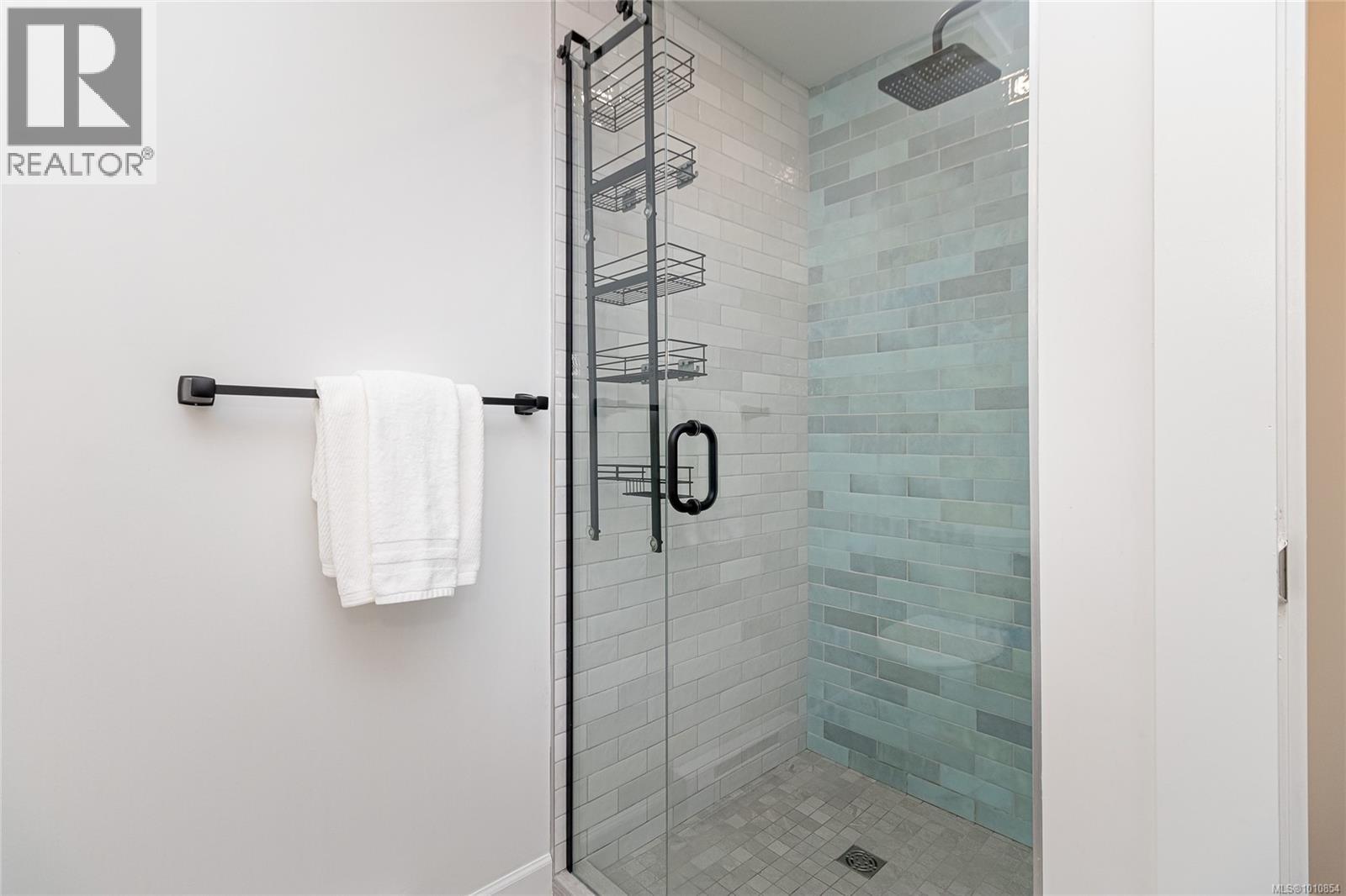 408 870 Short Street, Saanich
