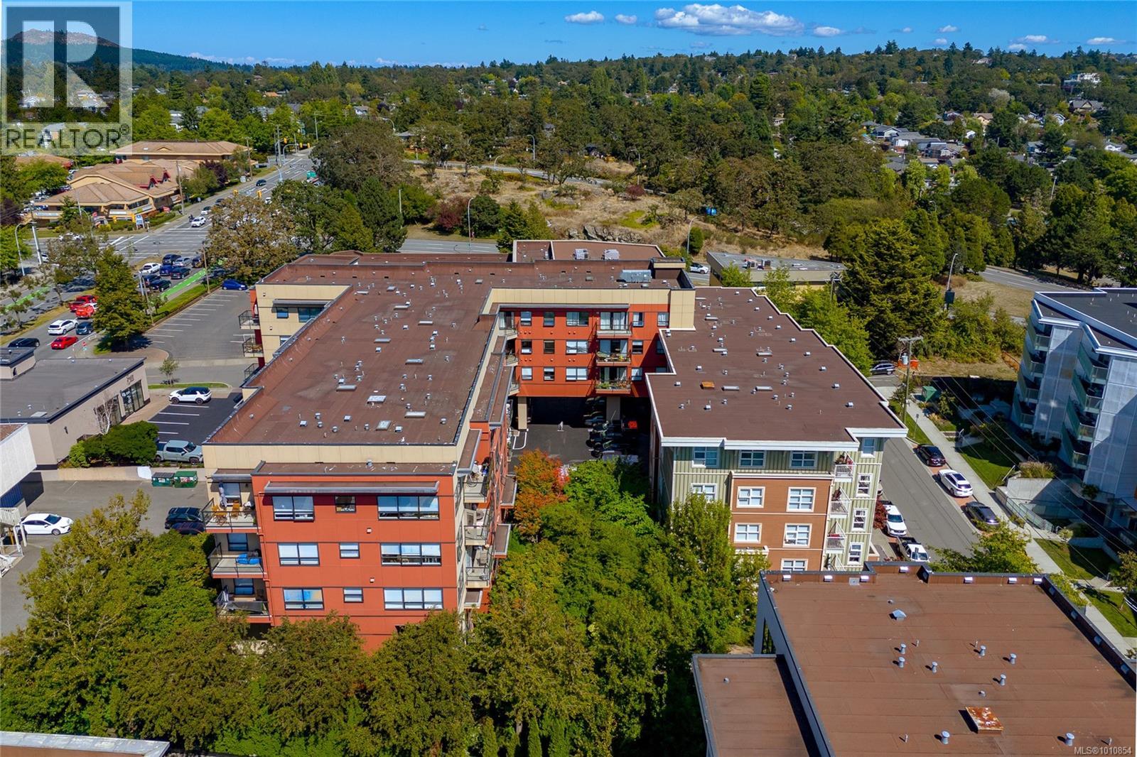 408 870 Short Street, Saanich