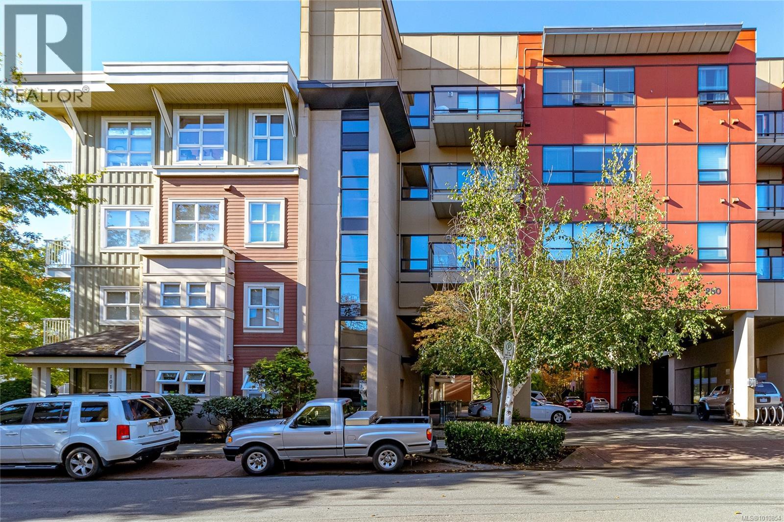 408 870 Short Street, Saanich