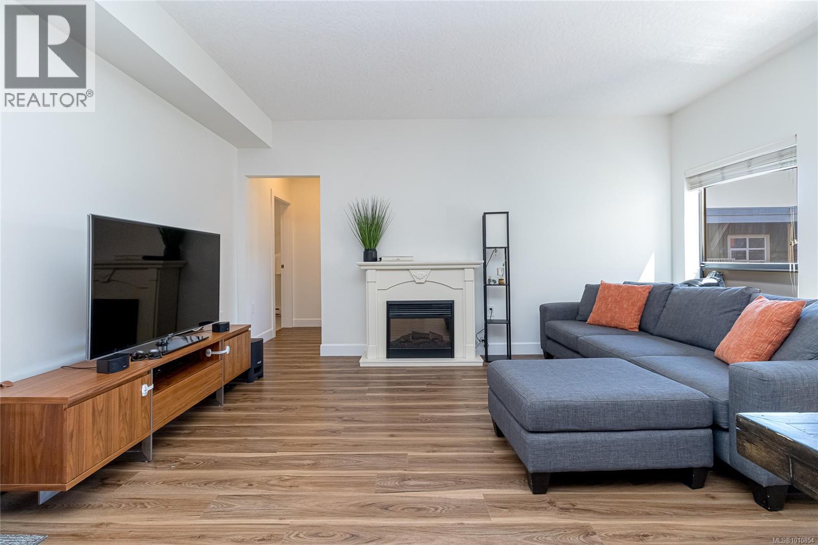 408 870 Short Street, Saanich