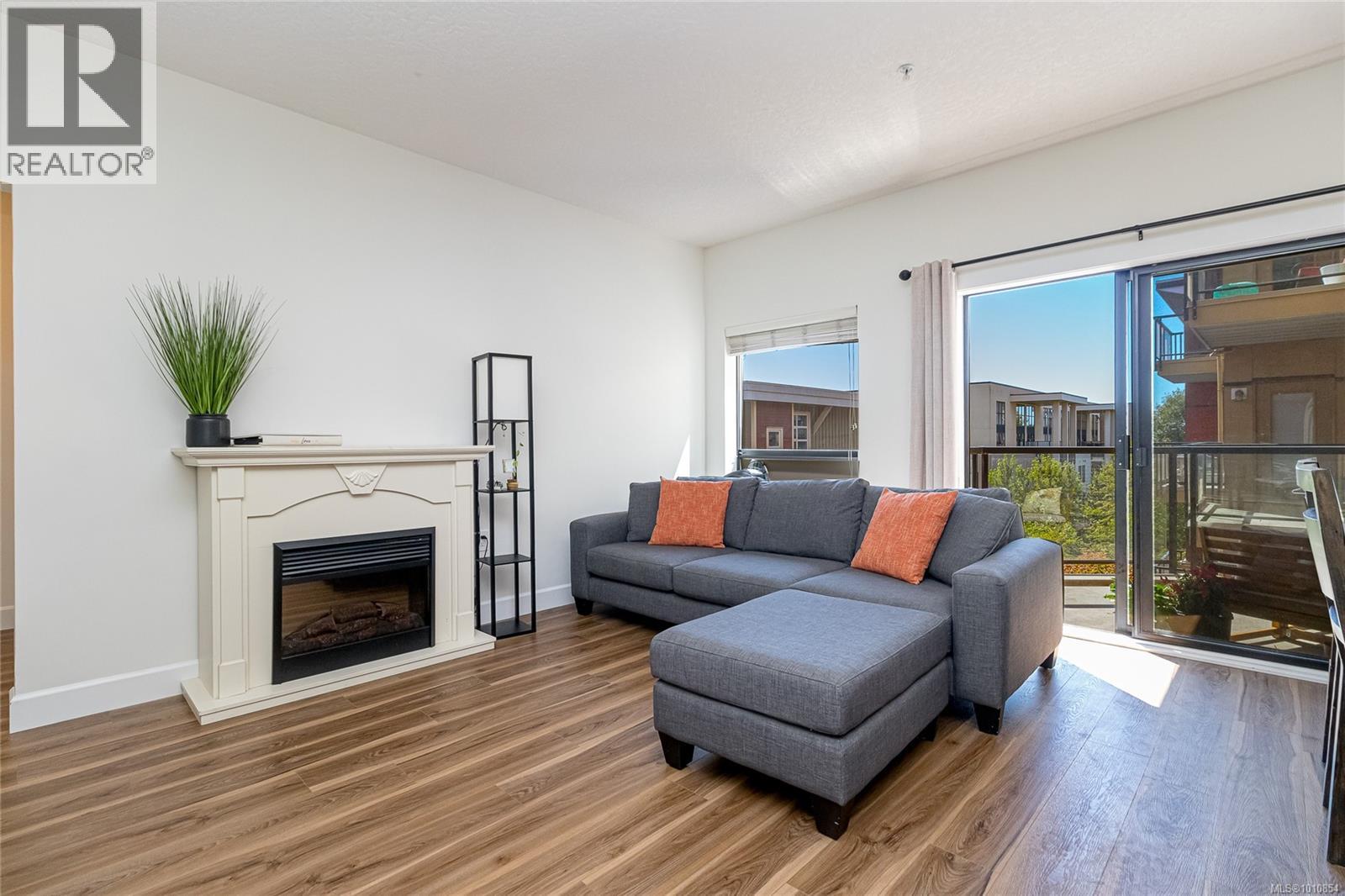 408 870 Short Street, Saanich
