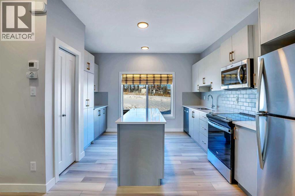 Single Family House for Sale in  Tuscany Summit Square NW Tuscany Calgary 