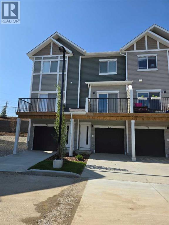 Single Family House for Sale in  Tuscany Summit Square NW Tuscany Calgary 