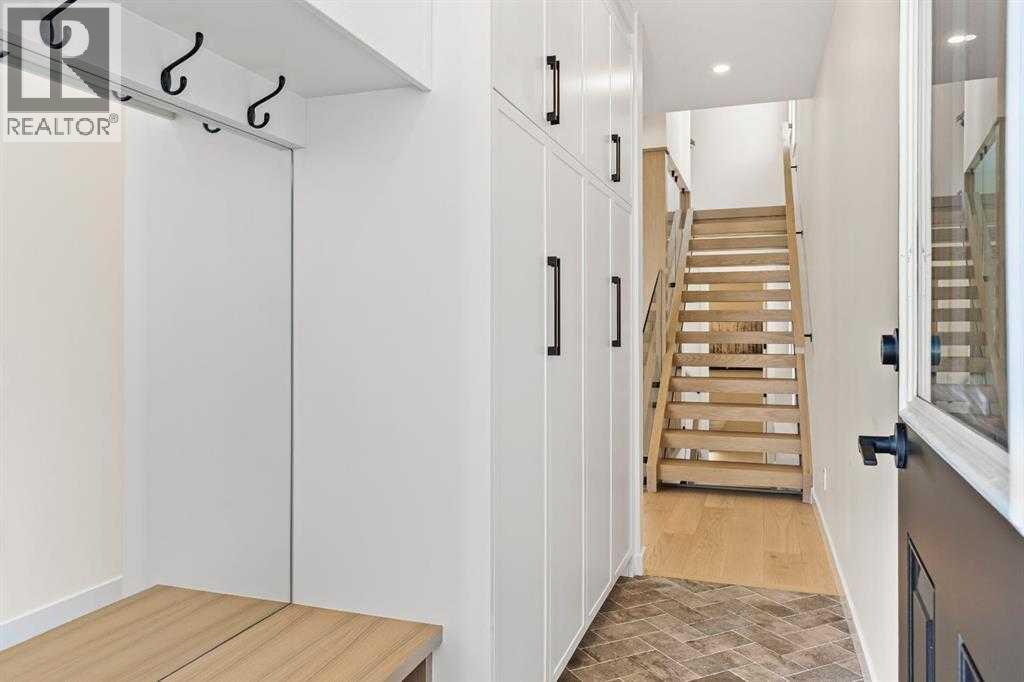 Photo 4 of 726 25 Avenue Nw, Calgary AB