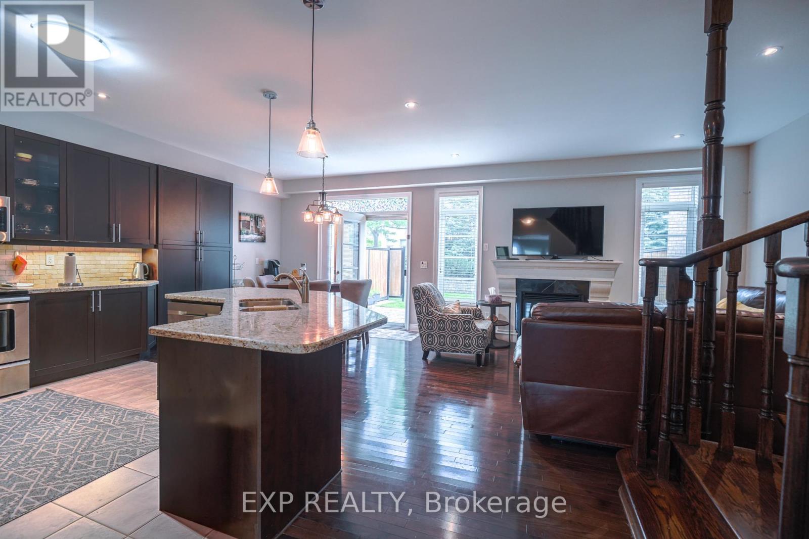 Photo 11 of 22 4135 Shipp Drive, Mississauga ON