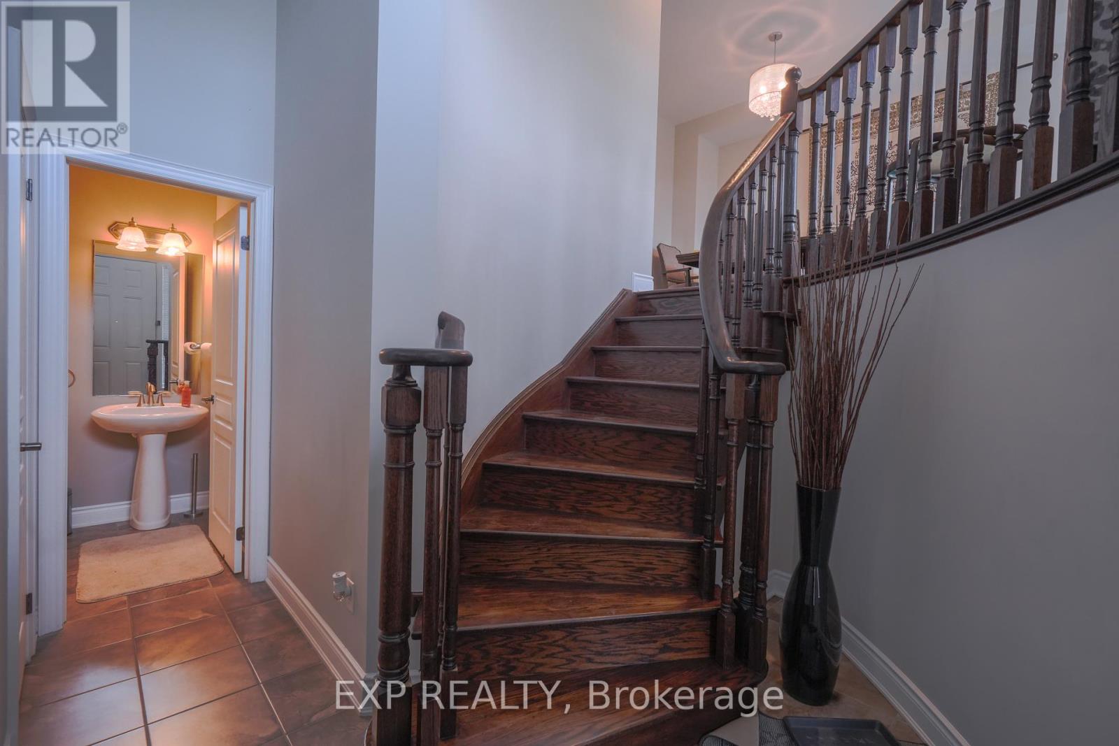 Photo 7 of 22 4135 Shipp Drive, Mississauga ON