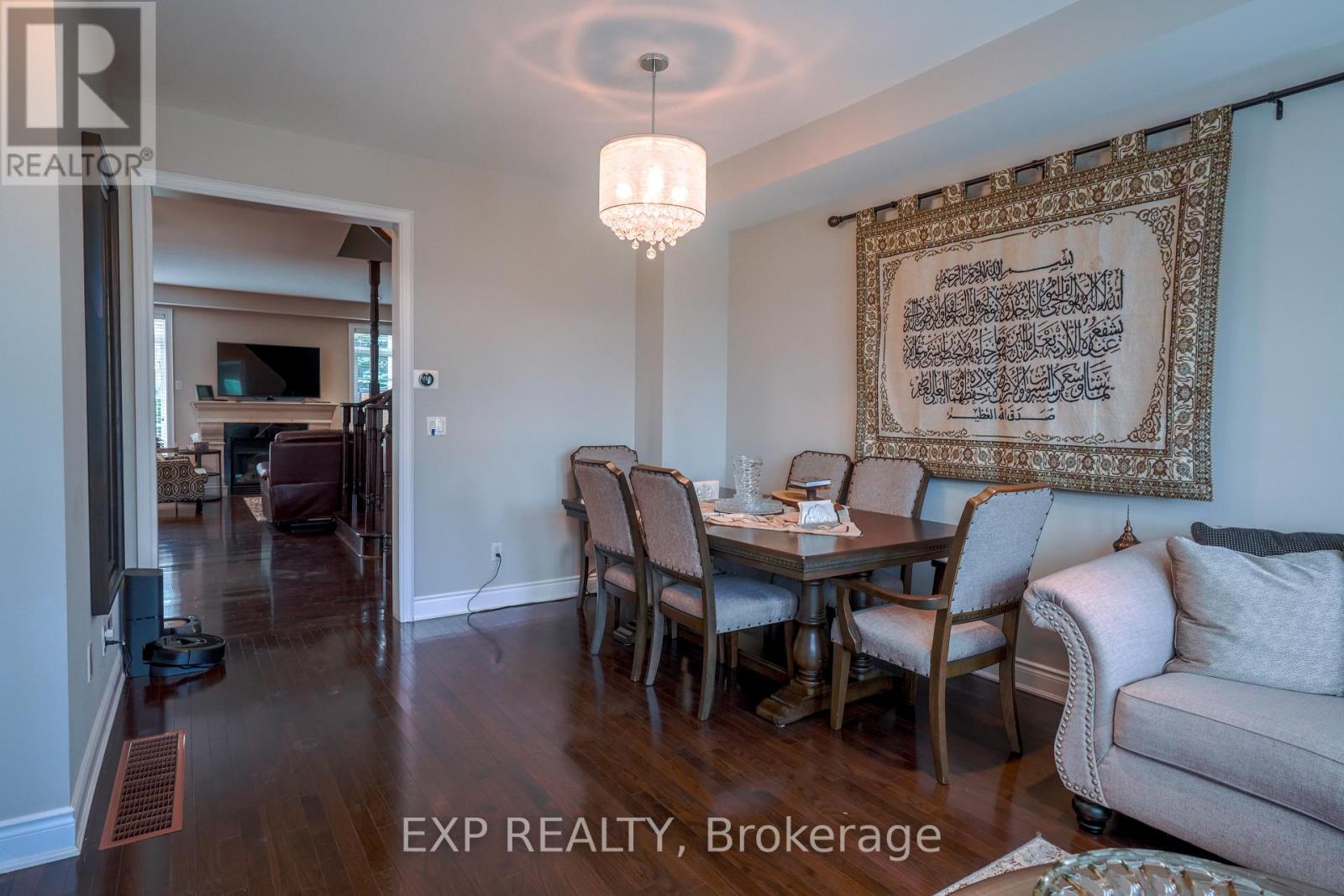 Photo 3 of 22 4135 Shipp Drive, Mississauga ON