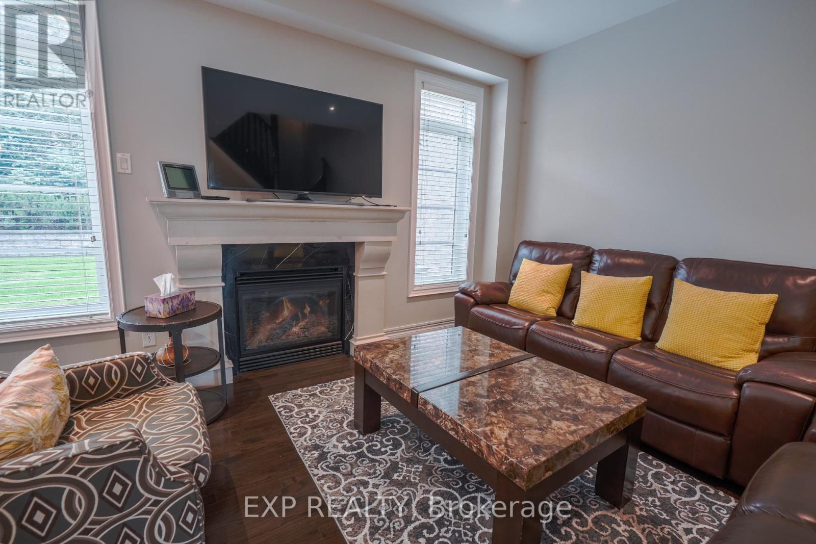 Photo 5 of 22 4135 Shipp Drive, Mississauga ON