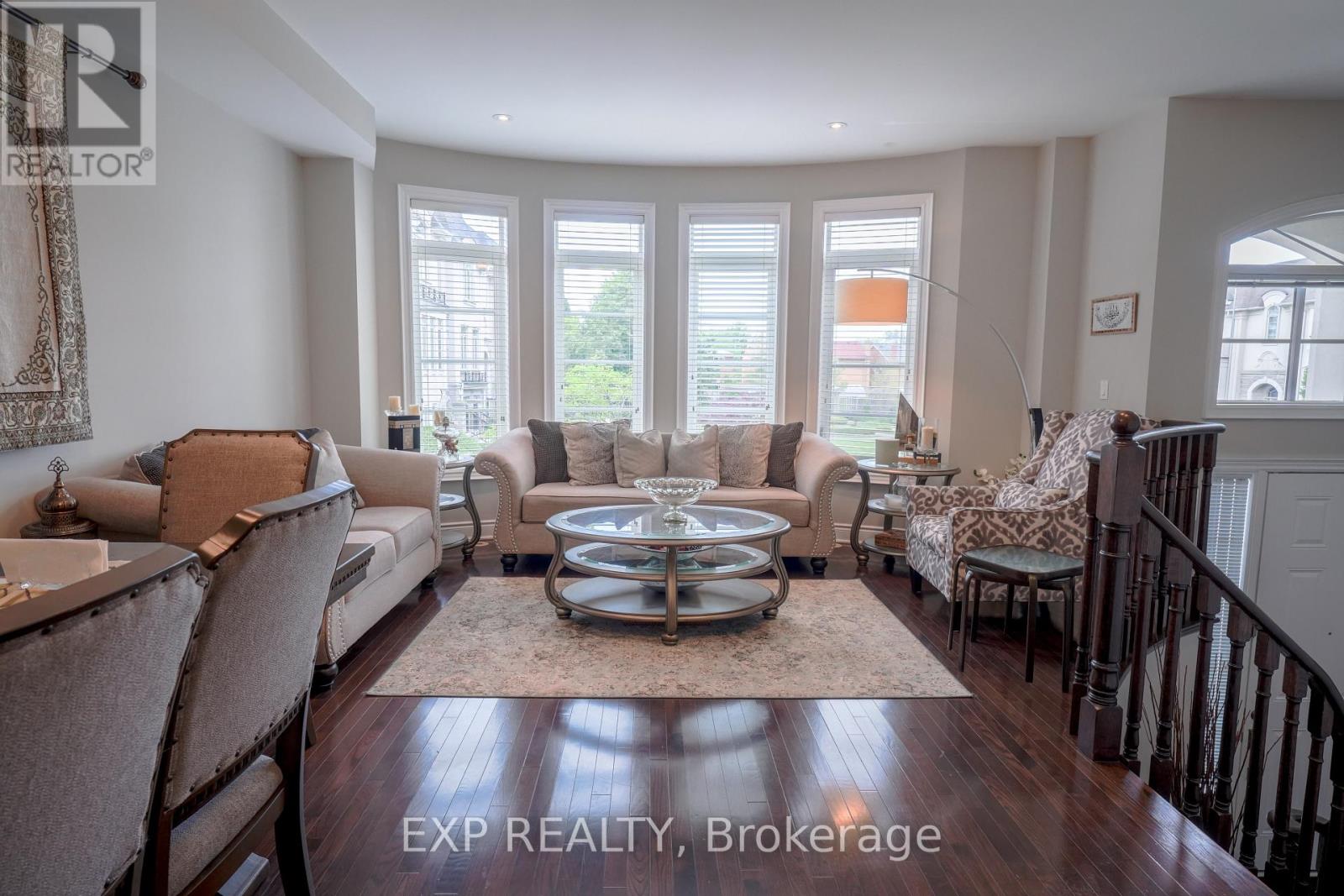 Photo 2 of 22 4135 Shipp Drive, Mississauga ON