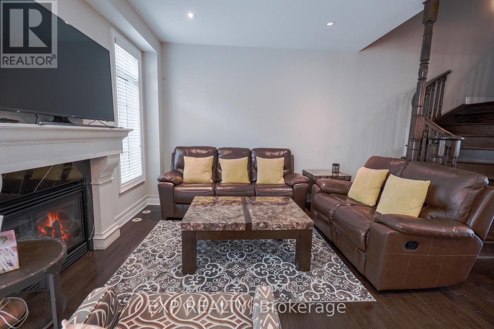 Photo 4 of 22 4135 Shipp Drive, Mississauga ON