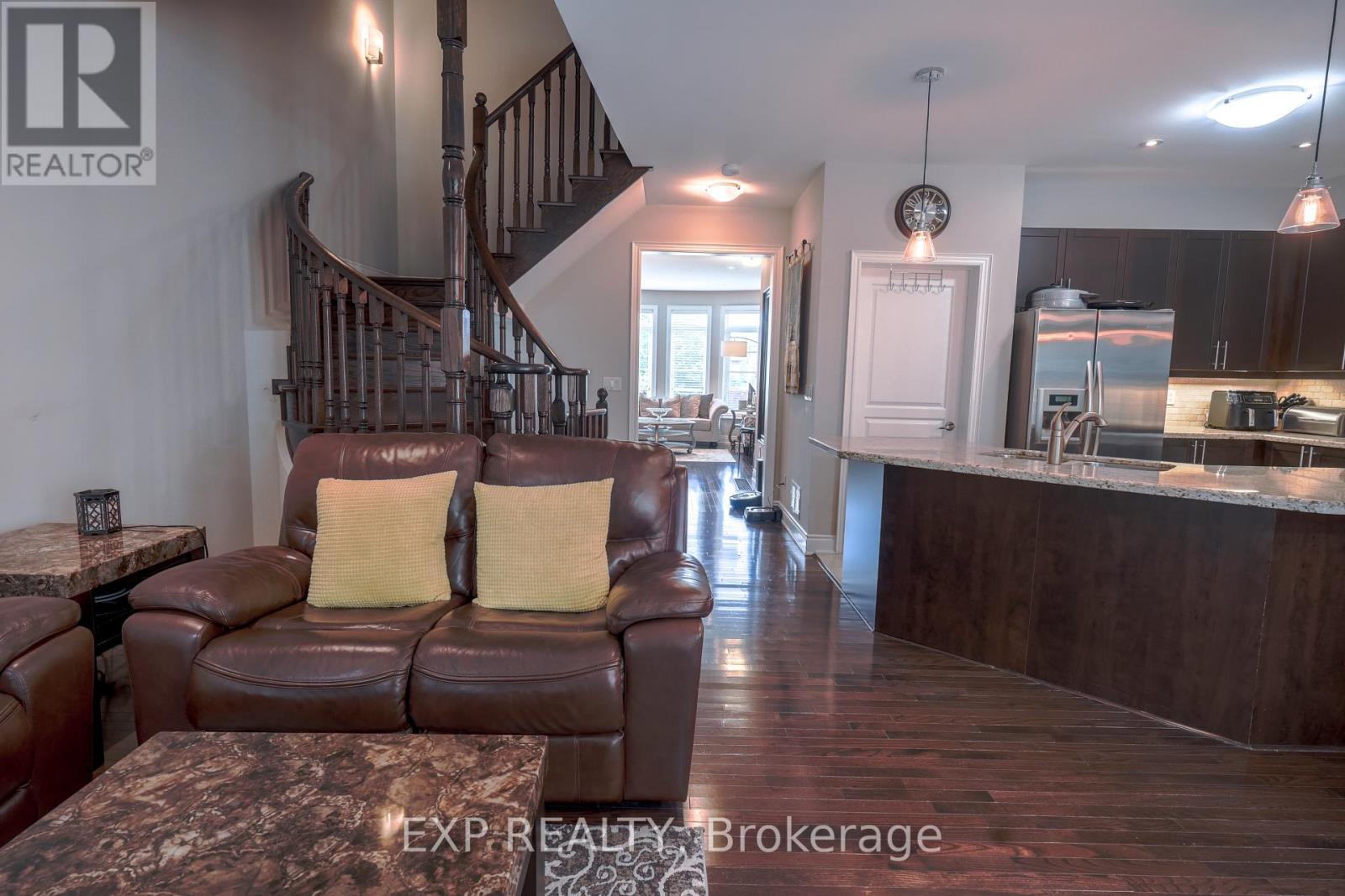Photo 6 of 22 4135 Shipp Drive, Mississauga ON