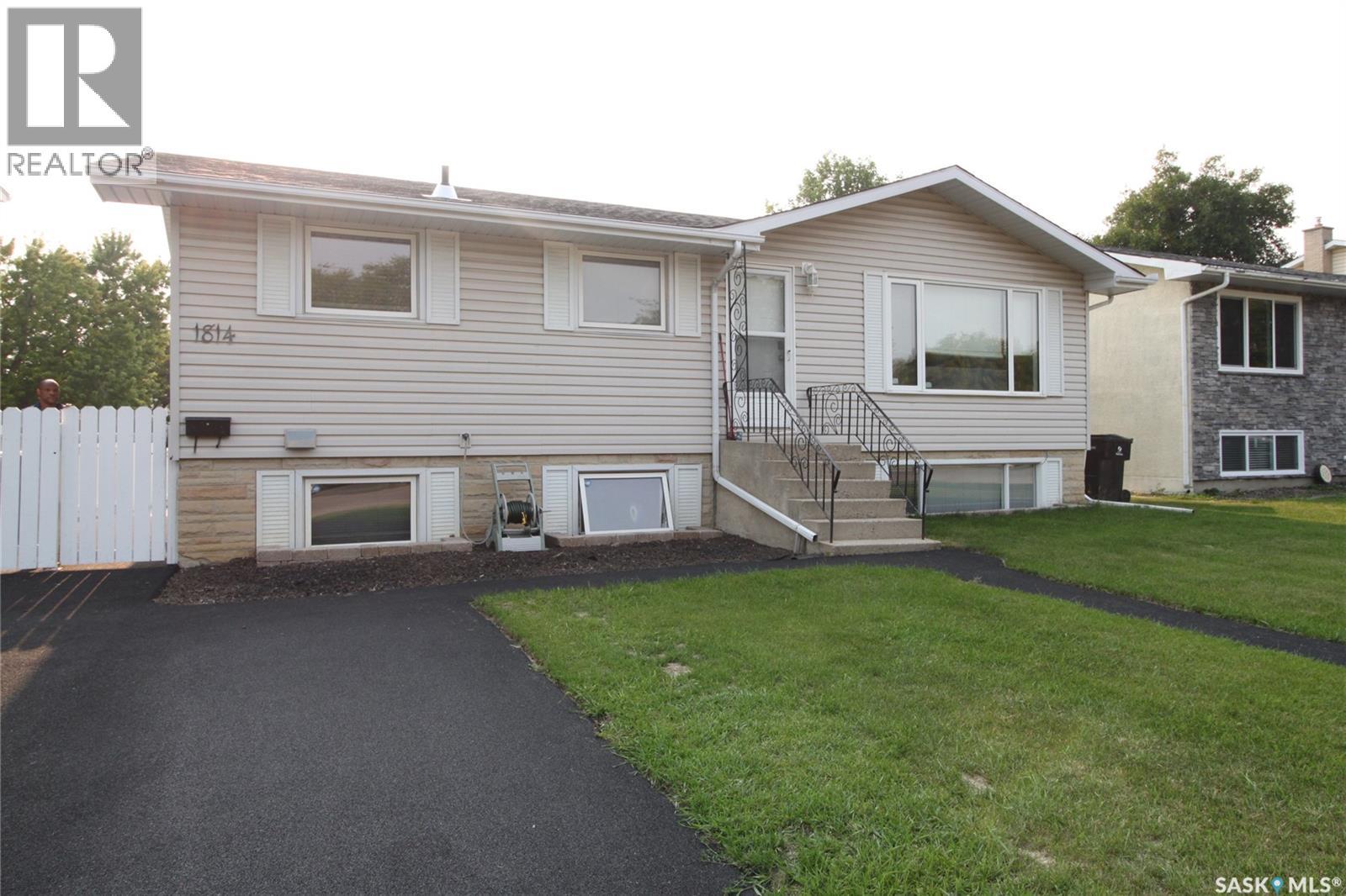 Photo 6 of 1814 Arlington Avenue, Saskatoon SK