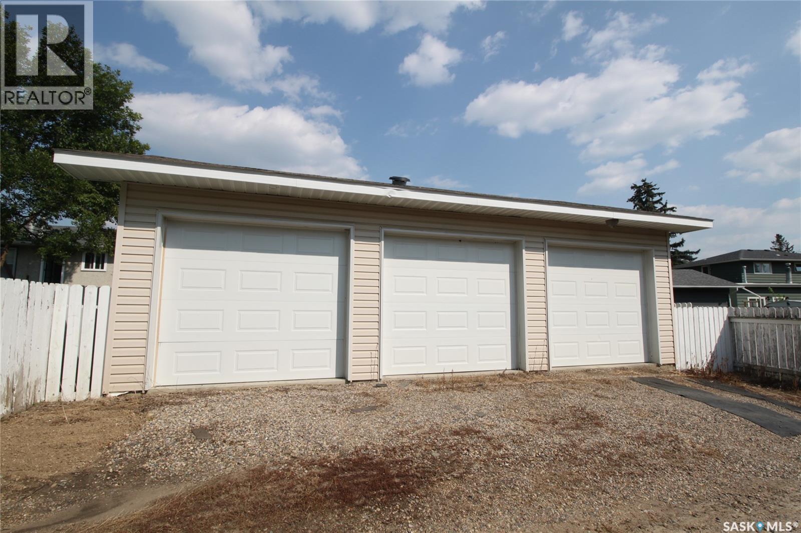Photo 15 of 1814 Arlington Avenue, Saskatoon SK