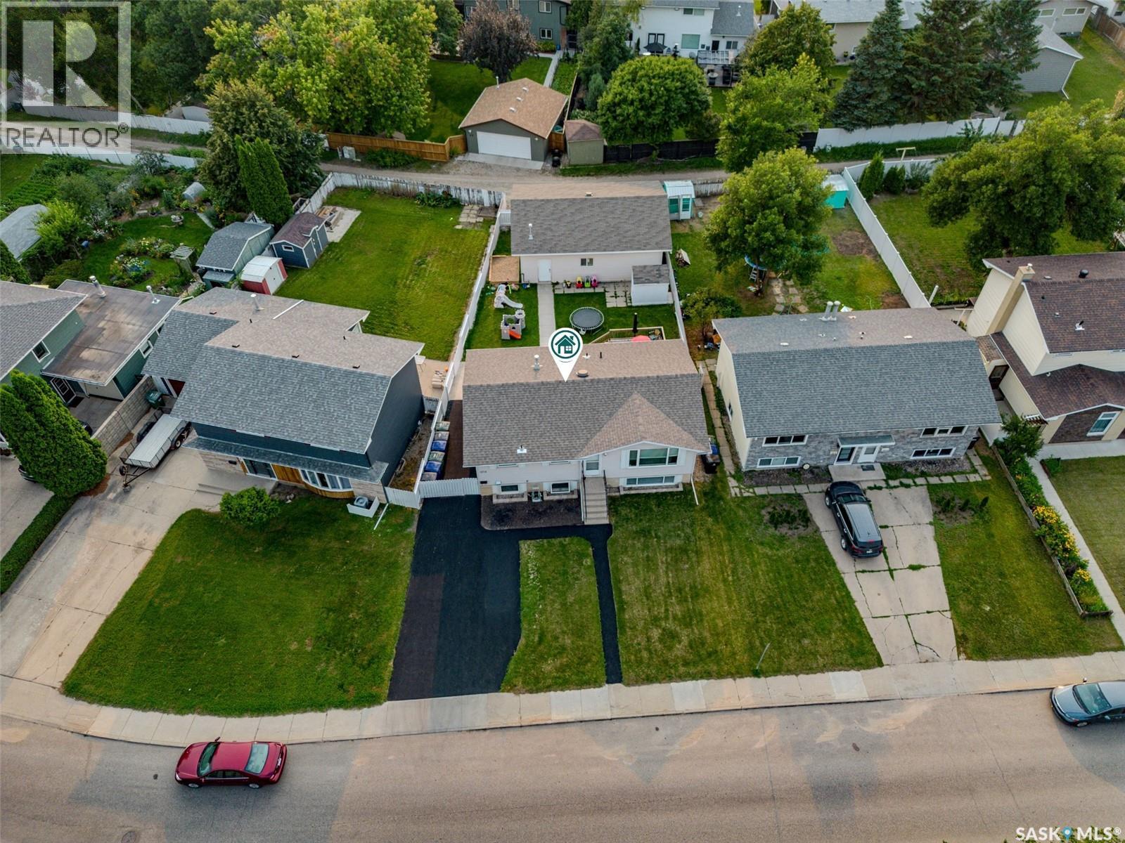 Photo 8 of 1814 Arlington Avenue, Saskatoon SK
