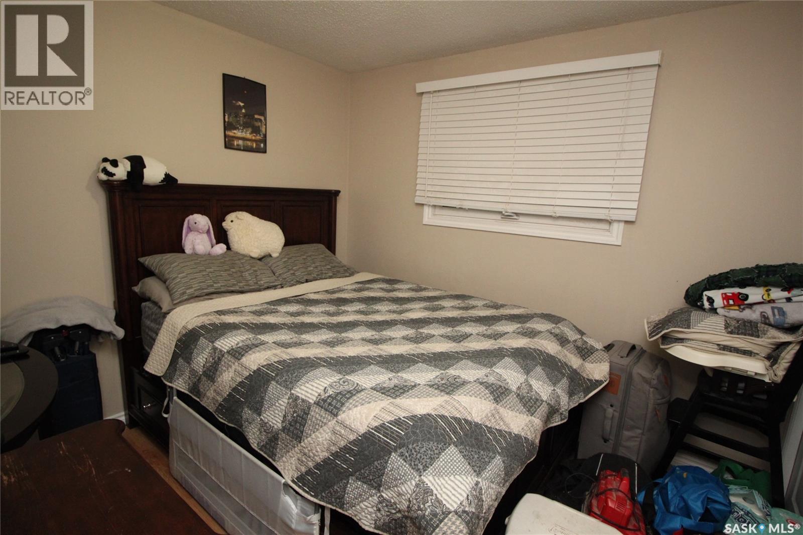 Photo 3 of 1814 Arlington Avenue, Saskatoon SK