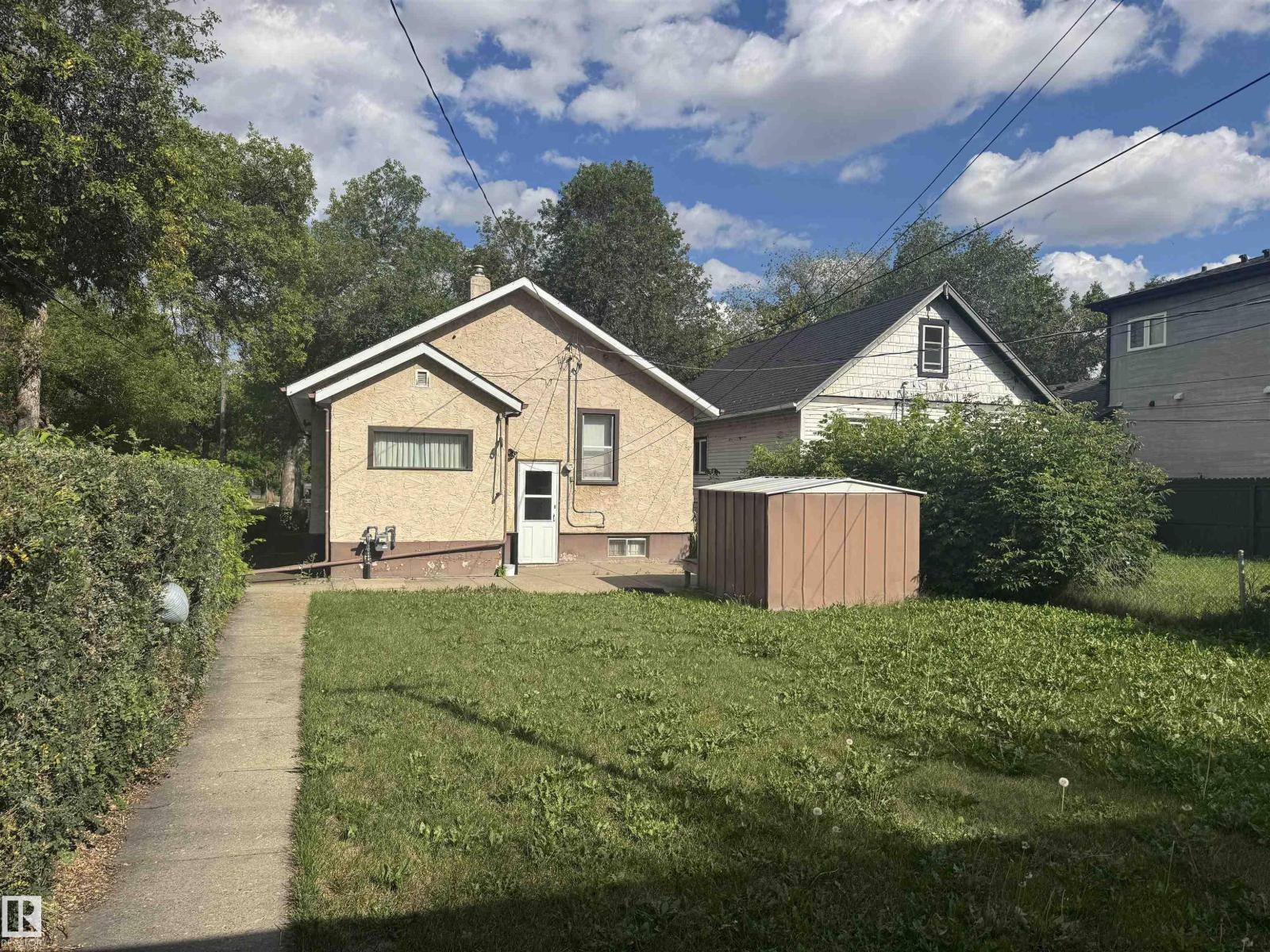 Photo 11 of 11936 94 St Nw, Edmonton AB