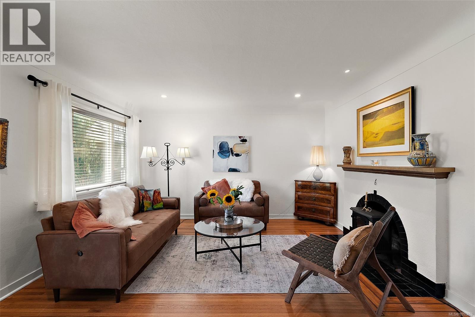 Photo 4 of 2510 Epworth St, Oak Bay BC