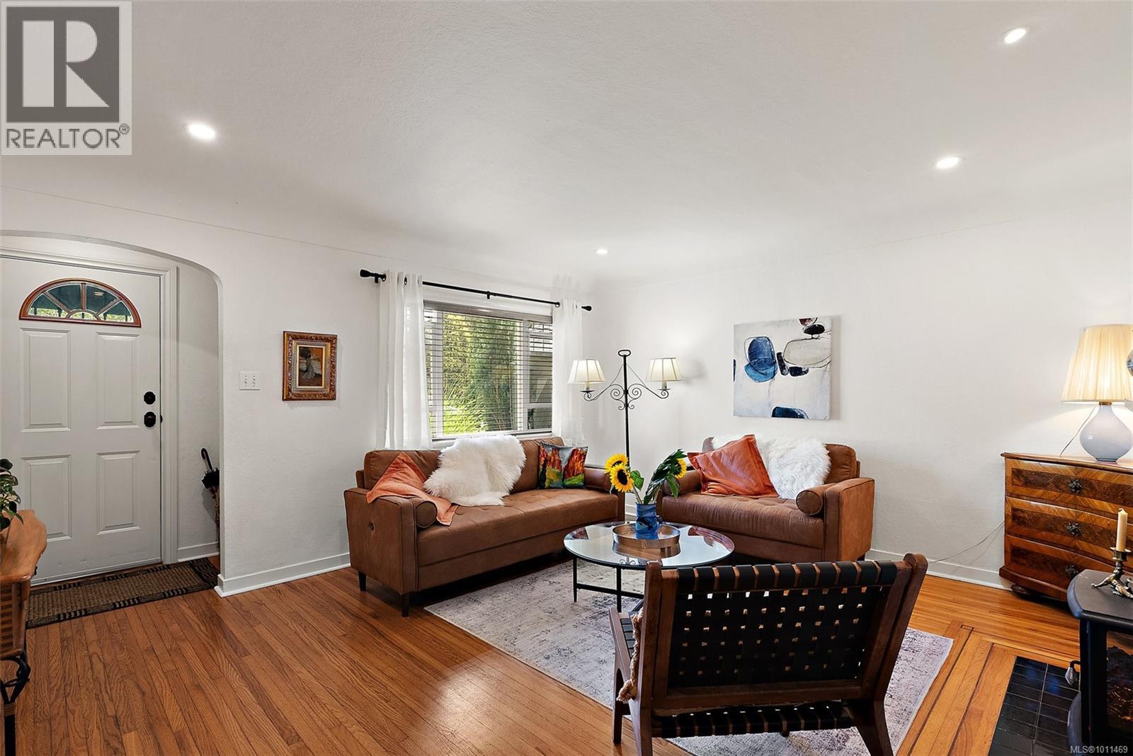 Photo 7 of 2510 Epworth St, Oak Bay BC
