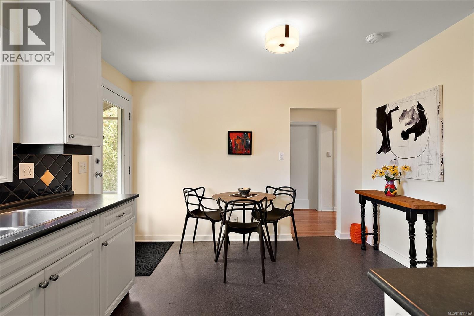 Photo 10 of 2510 Epworth St, Oak Bay BC