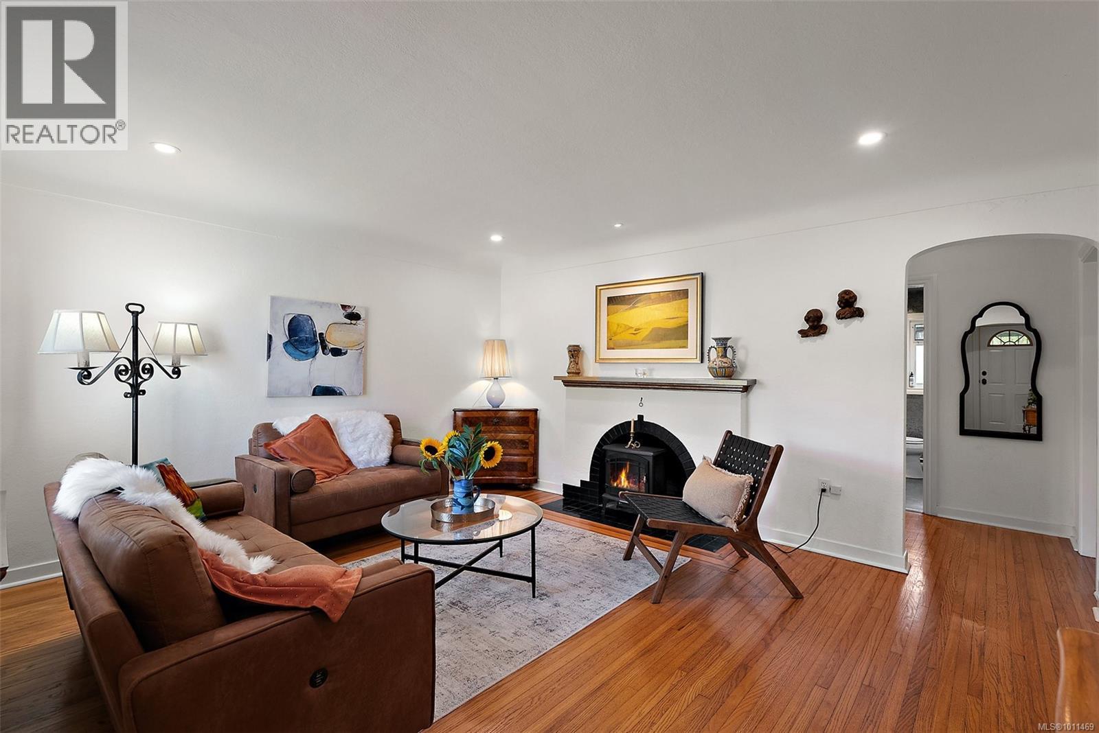 Photo 5 of 2510 Epworth St, Oak Bay BC