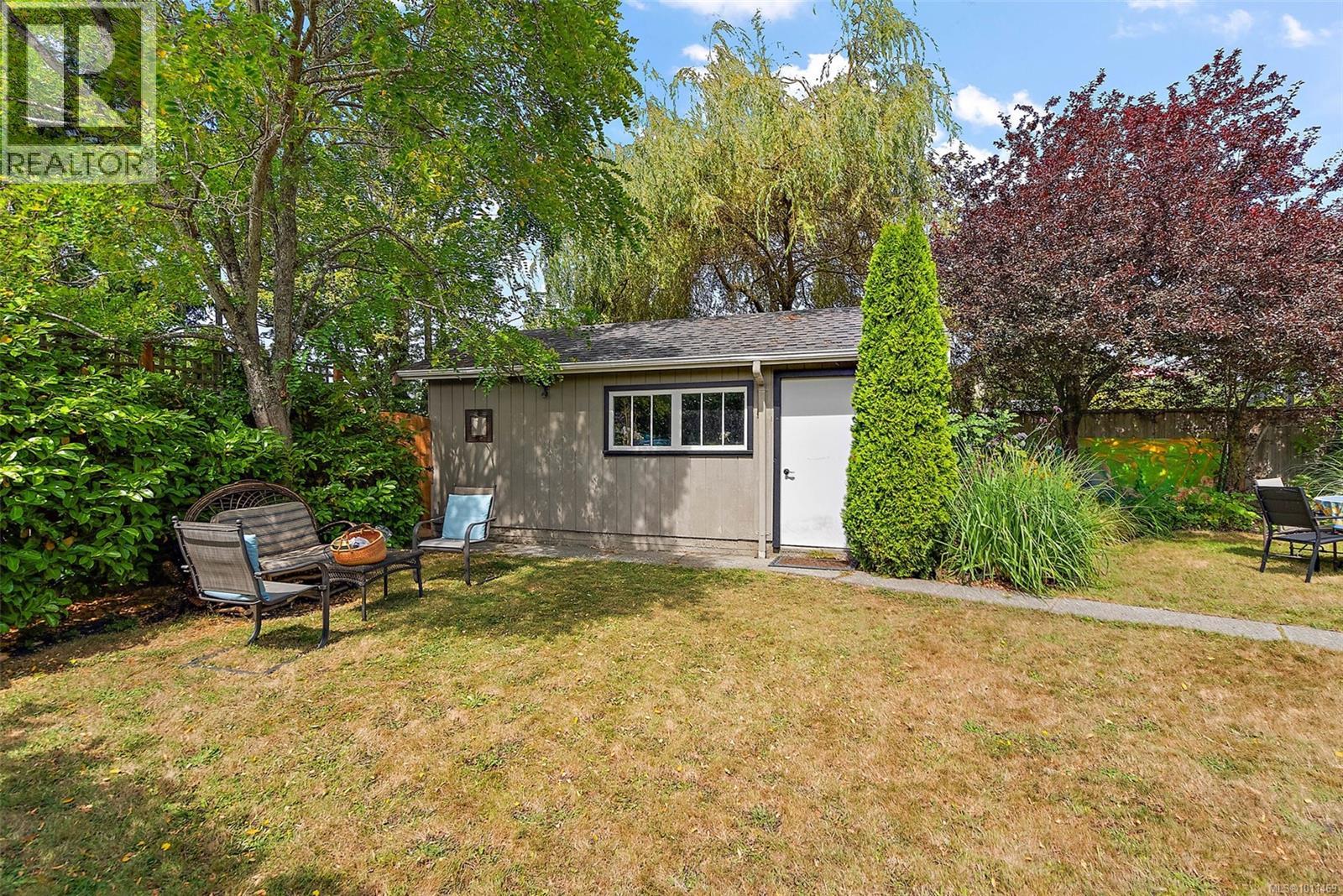 Photo 21 of 2510 Epworth St, Oak Bay BC