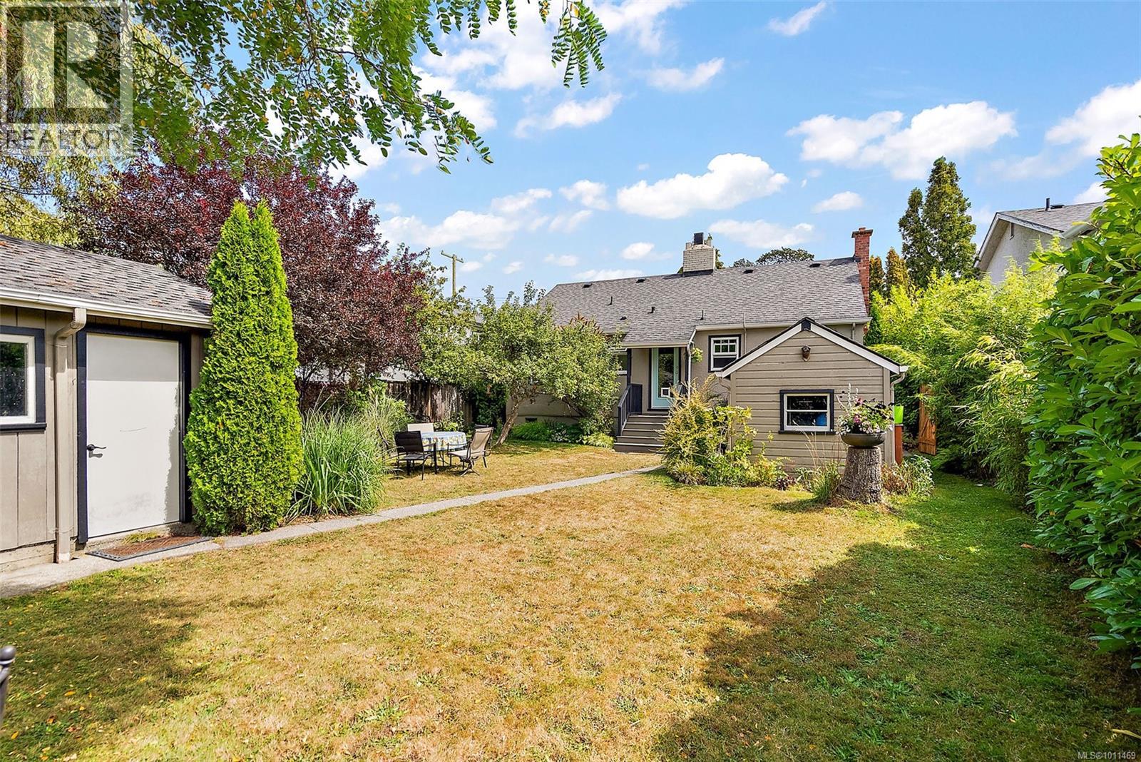 Photo 20 of 2510 Epworth St, Oak Bay BC