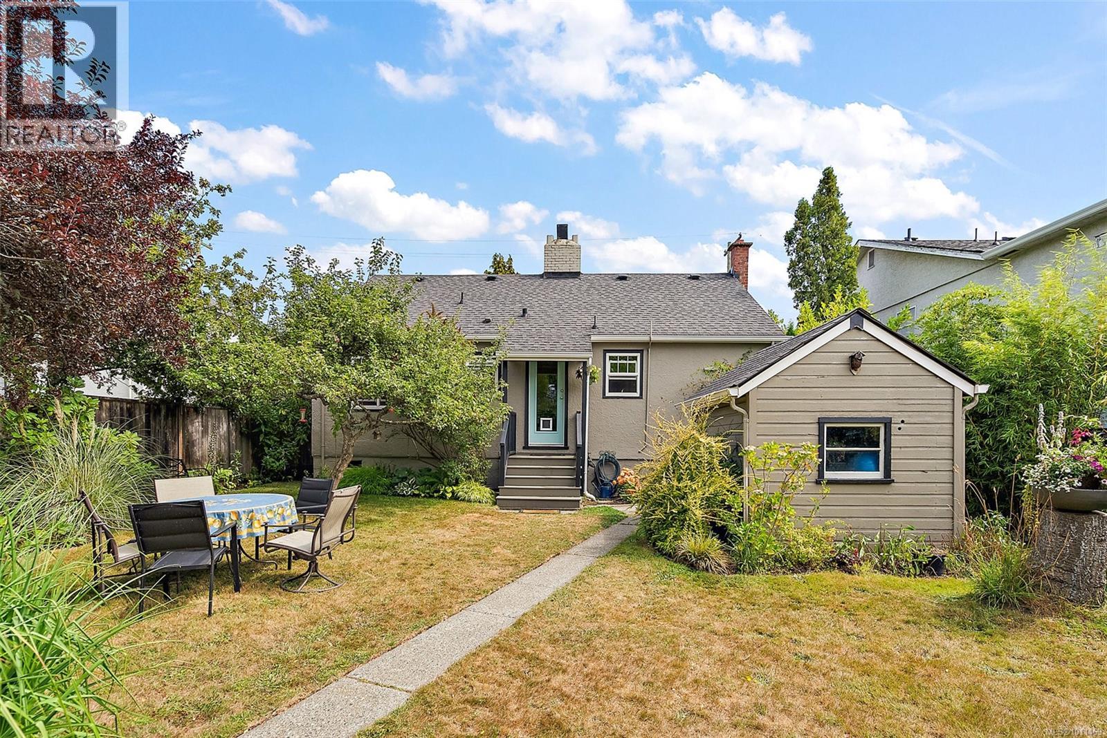 Photo 19 of 2510 Epworth St, Oak Bay BC