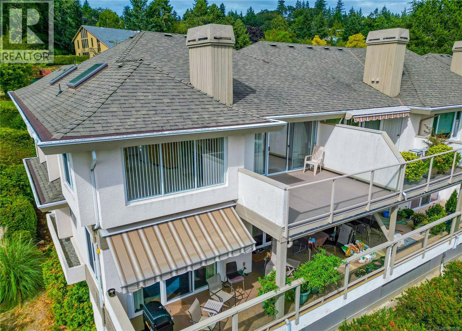 Photo 23 of 8 895 Royal Oak Ave, Saanich BC