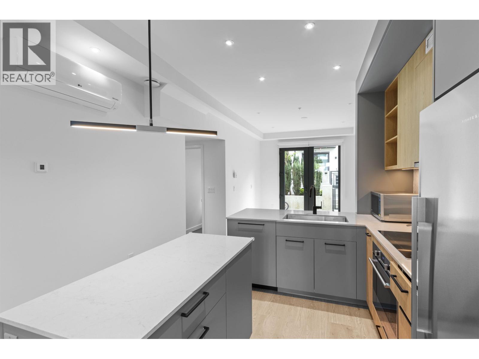 Photo 6 of 502 606 Foster Avenue, Coquitlam BC