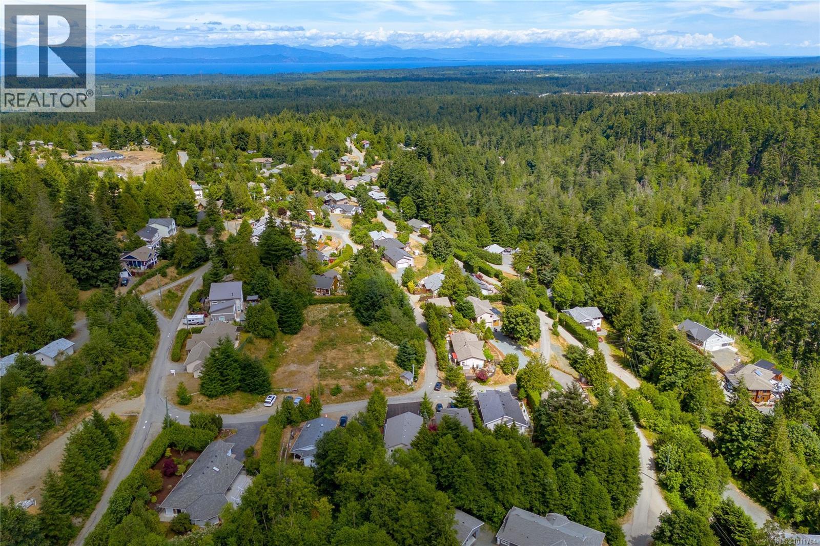 Photo 4 of 1688 Lailahs Loop, Qualicum Beach BC