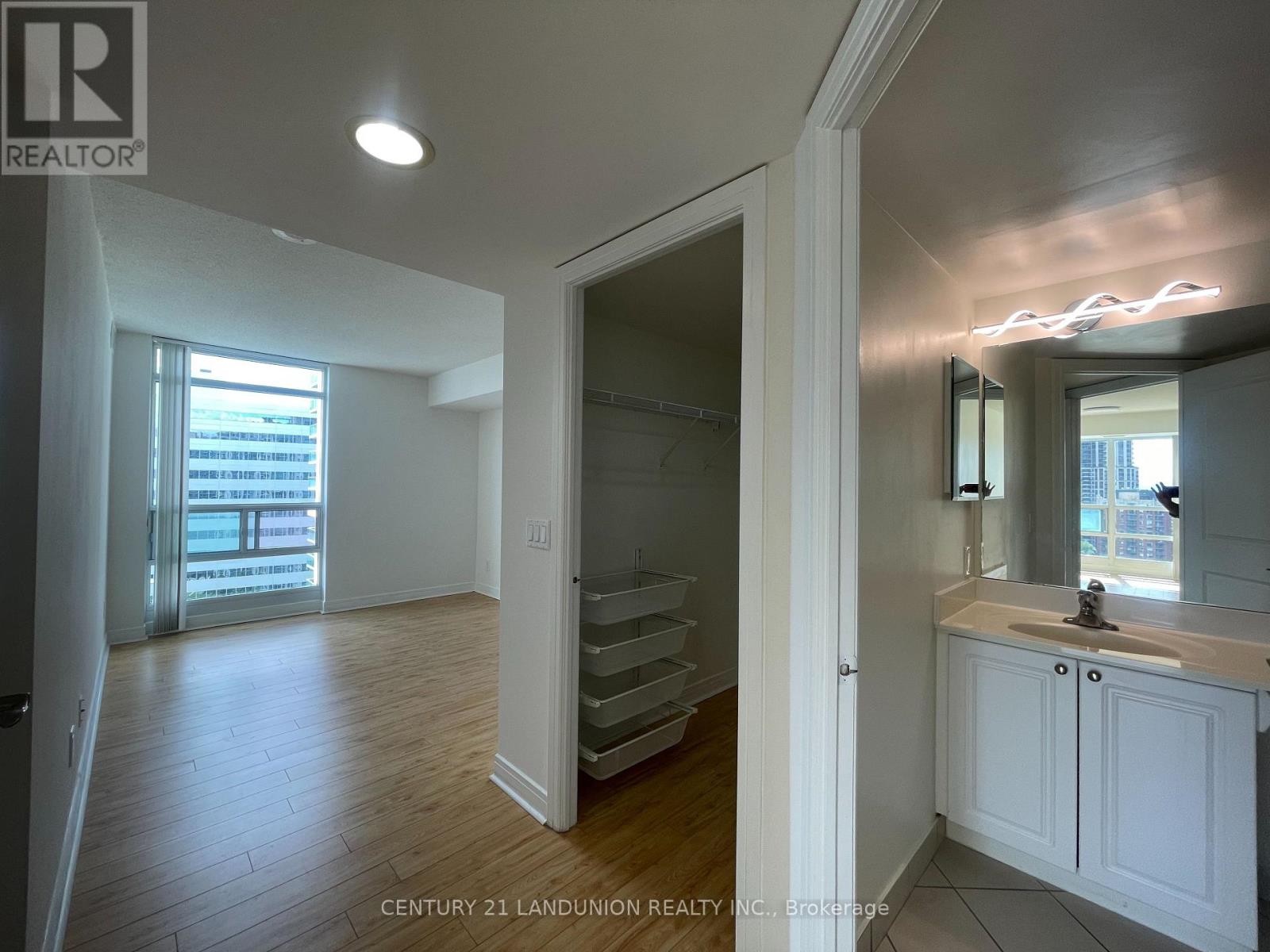 Photo 5 of 2115 35 Bales Avenue, Toronto ON
