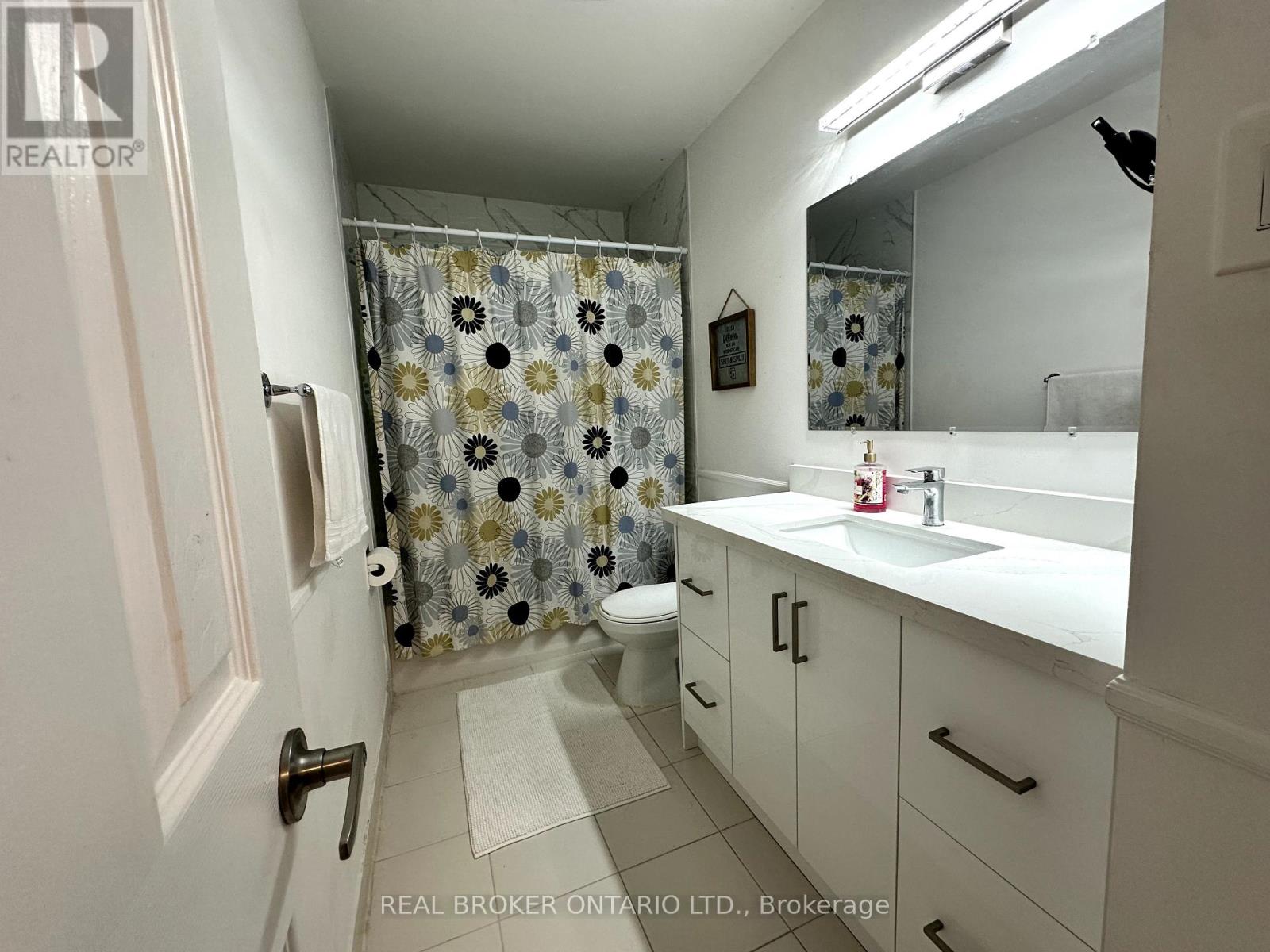 Photo 13 of 86 Valdor Drive, Toronto ON