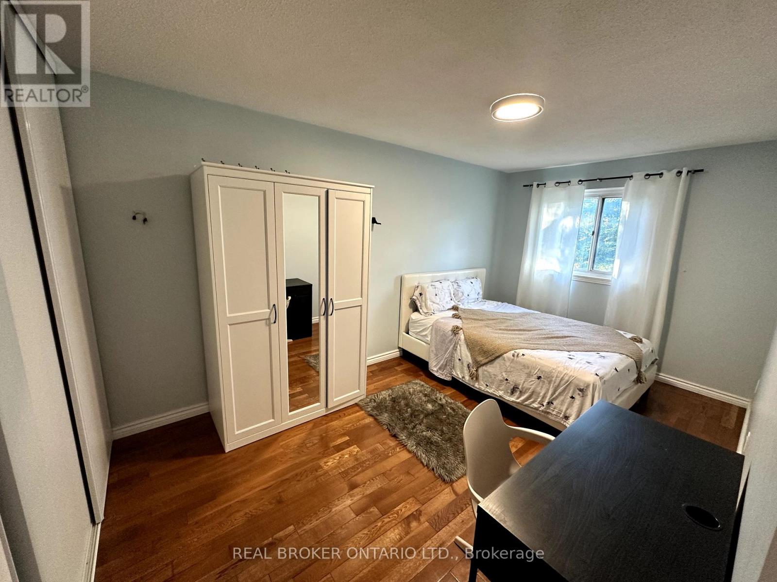 Photo 11 of 86 Valdor Drive, Toronto ON